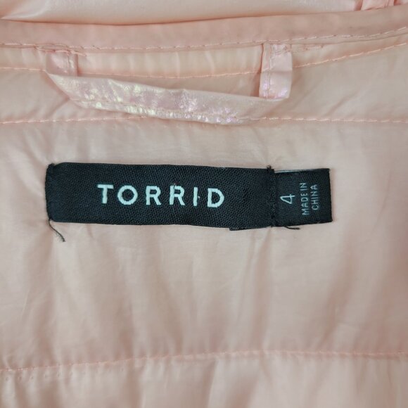Torrid Pink Iridescent Puffer Coat Plus Size 4 4X Hooded Warm Winter Bubblegum - Picture 6 of 8